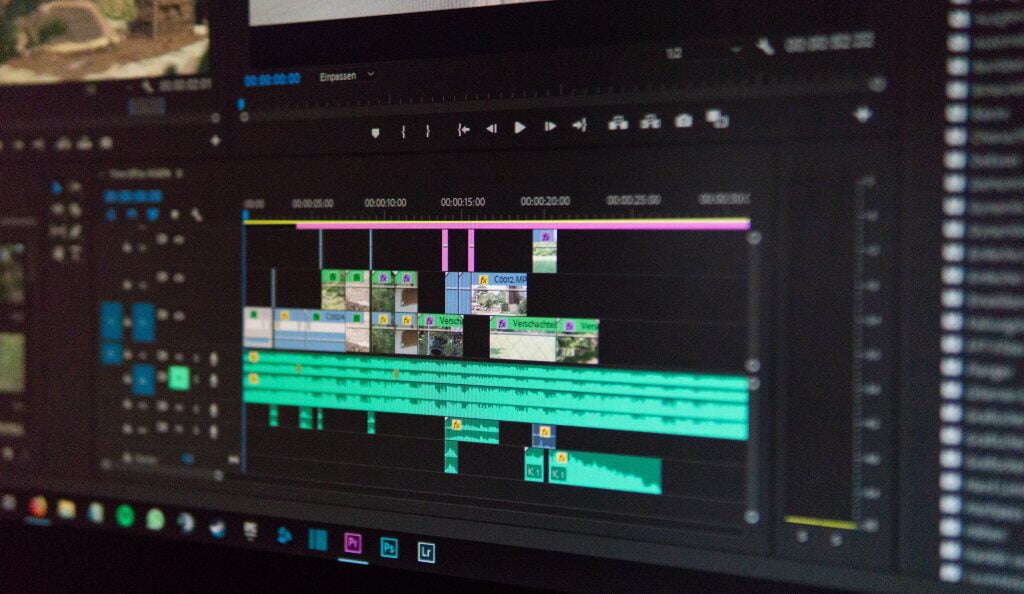 Videoschnitt mit Premiere Pro- Bei der Videoproduktion für Social Media kann Adobe Premiere Pro vor allem durch die automatische Untertitelerstellung punkten